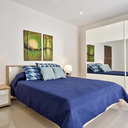 Penthouse With Views Apartament *