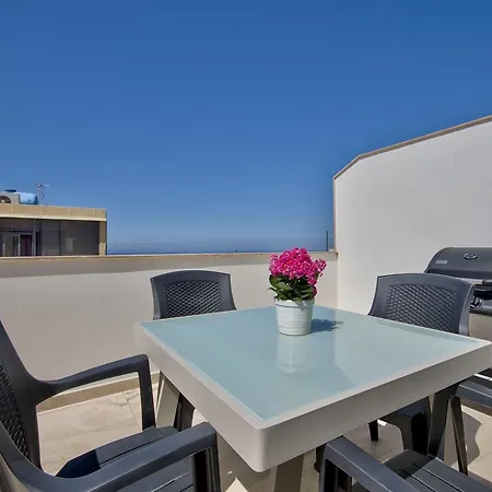 Penthouse With Views Apartament *